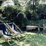 Vakantiehuis In With Garden